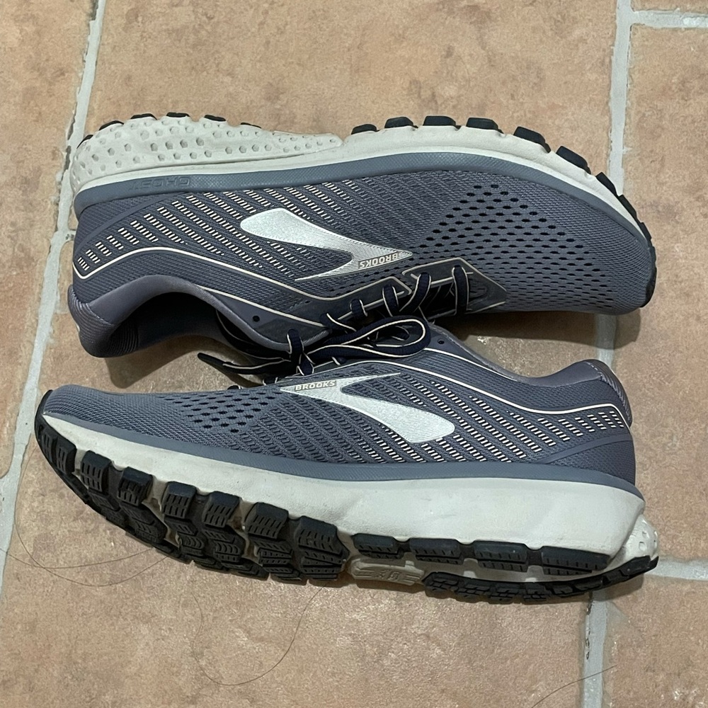 Brooks Sneakers